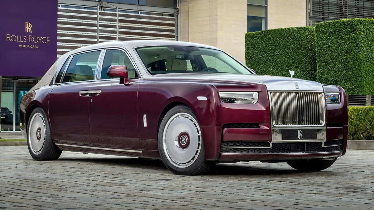 Rolls-Royce’tan dünyada bir ilk: Deniz kabuğu işlemeli Phantom Hummingbird tanıtıldı